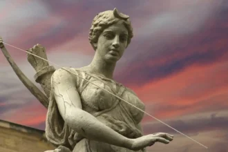 Artemis physical appearance